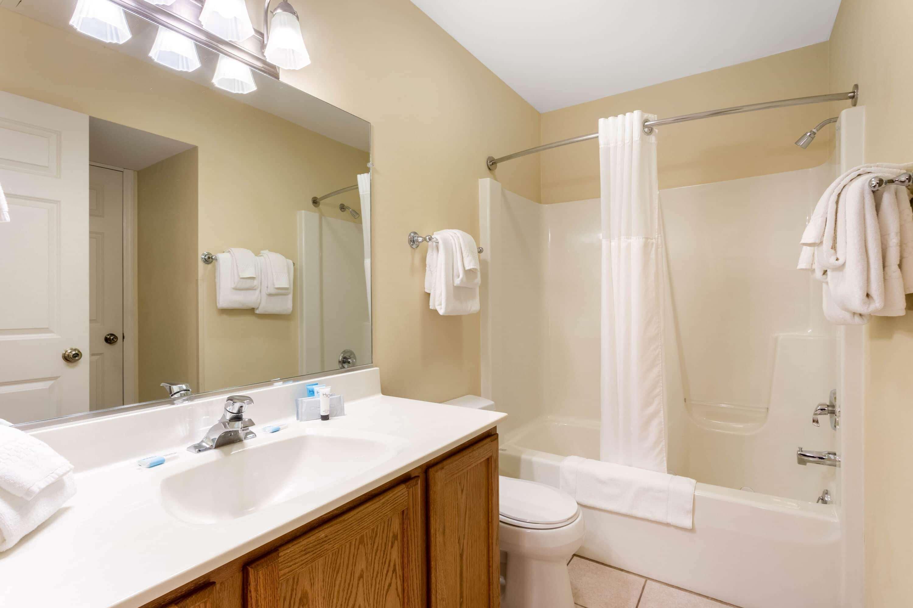 Tamarack Wisconsin Dells, A Ramada By Wyndham Hotel Lake Delton Exterior photo