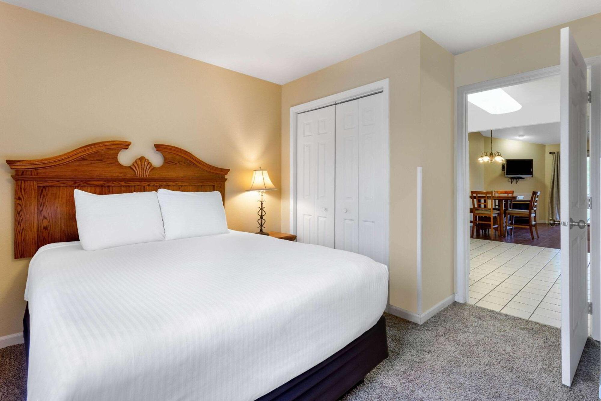 Tamarack Wisconsin Dells, A Ramada By Wyndham Hotel Lake Delton Exterior photo