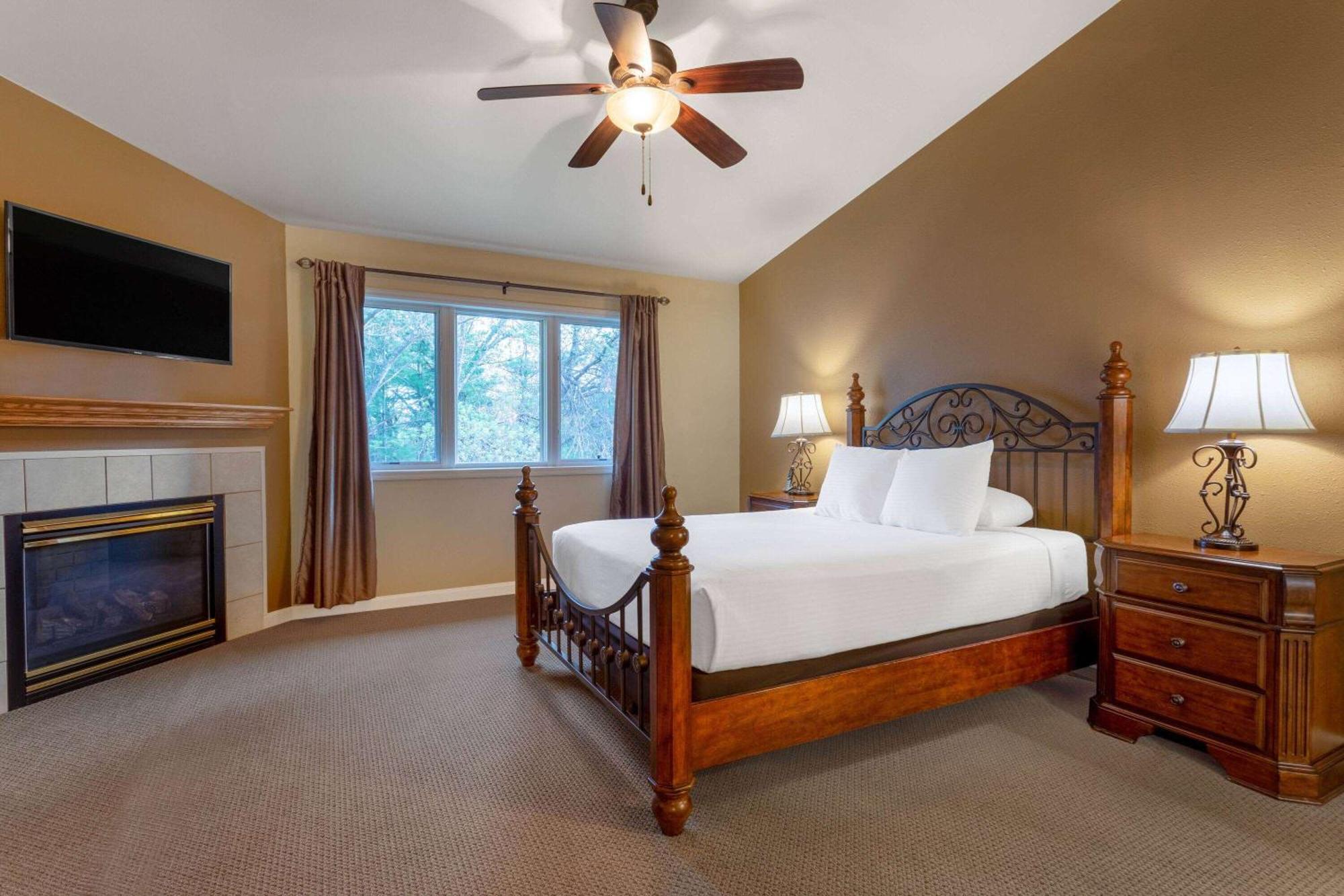 Tamarack Wisconsin Dells, A Ramada By Wyndham Hotel Lake Delton Exterior photo