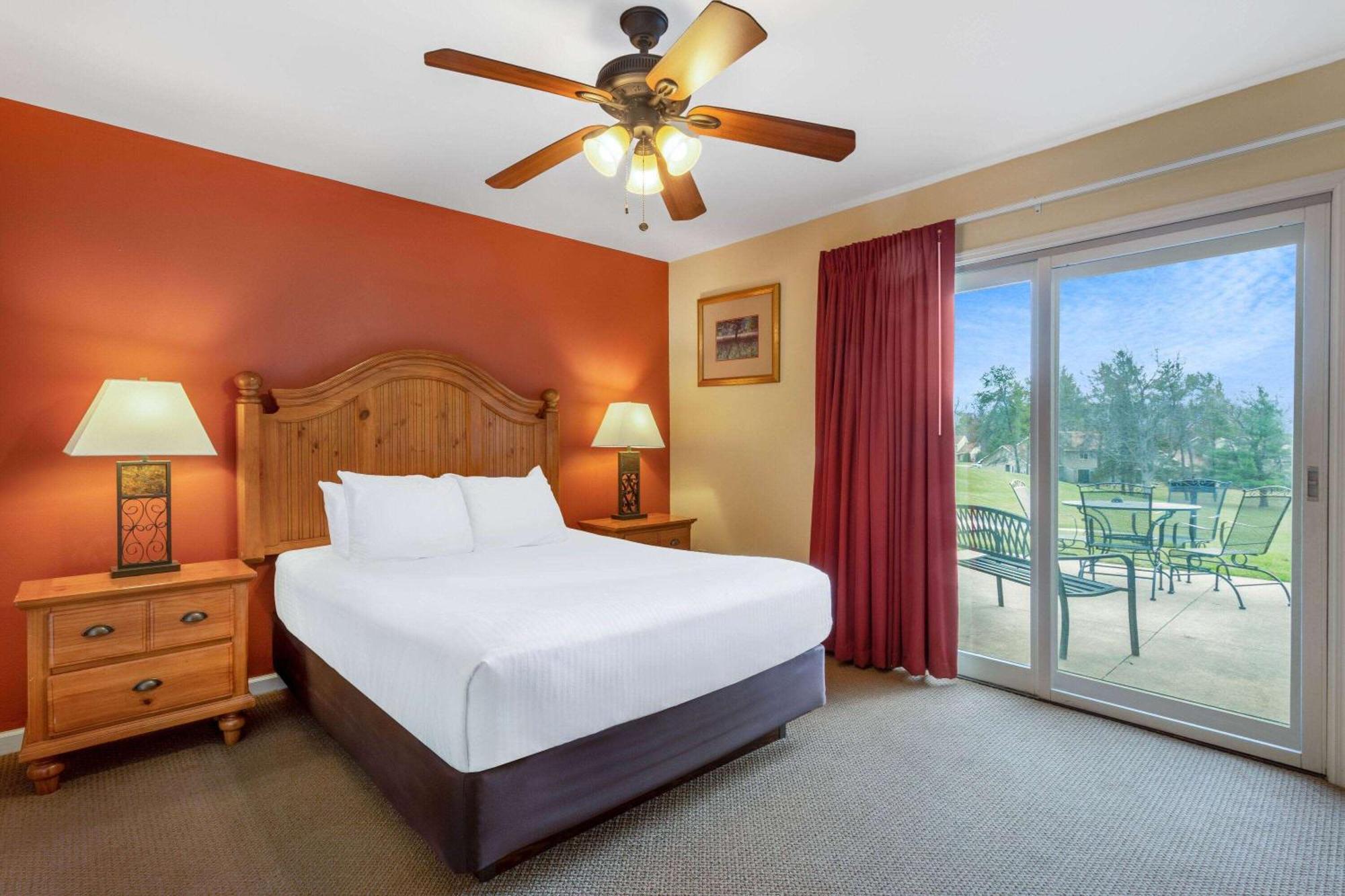 Tamarack Wisconsin Dells, A Ramada By Wyndham Hotel Lake Delton Exterior photo