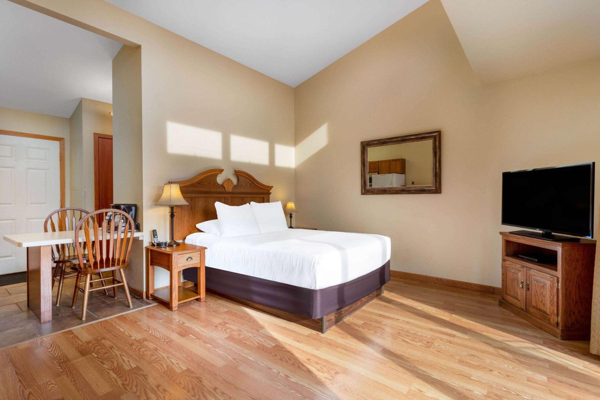 Tamarack Wisconsin Dells, A Ramada By Wyndham Hotel Lake Delton Exterior photo